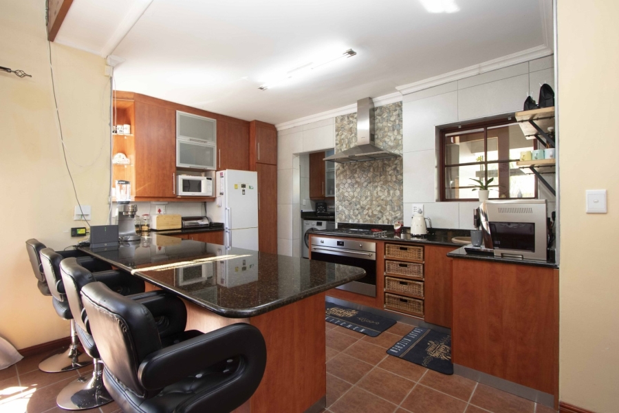 To Let 5 Bedroom Property for Rent in Parklands Western Cape